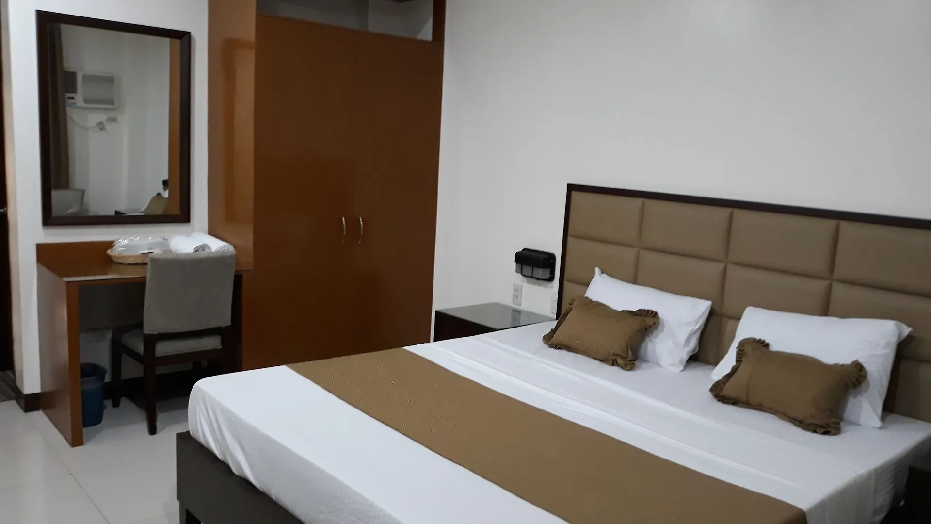 Hmv City Gold Hotel Анхелес